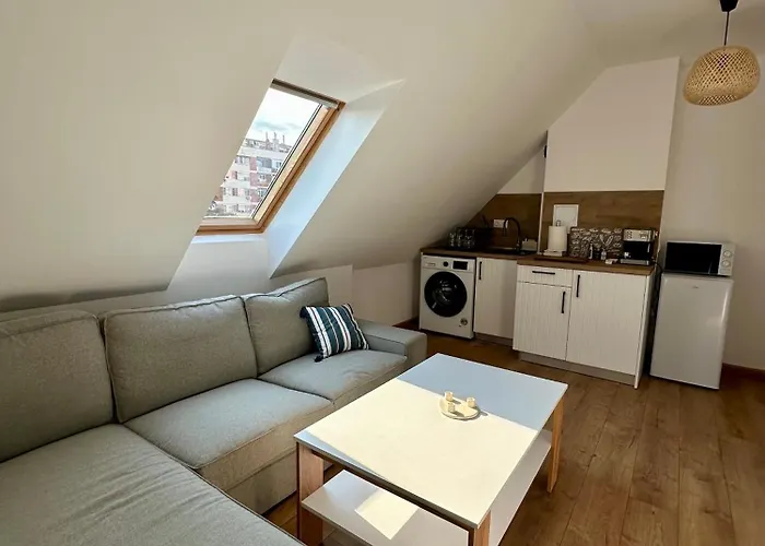 гнездото L The Nest